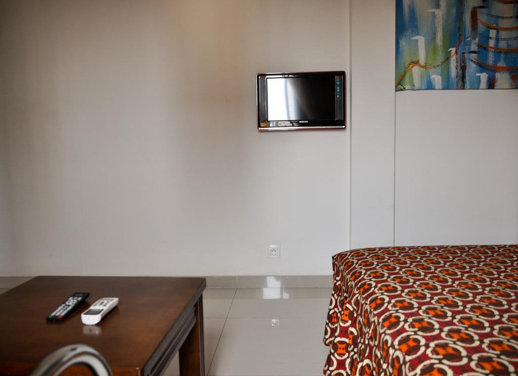 Guest House Lumen Lome Exterior photo